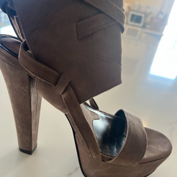Vera Wang Lavender Label Suede Platform Sandals - Picture 4 of 5
